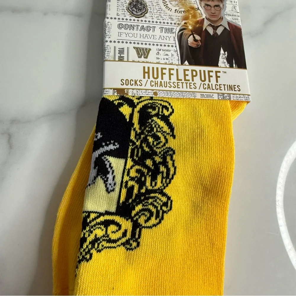 NWT Harry Potter Hufflepuff house socks yellow/gold - Picture 2 of 5